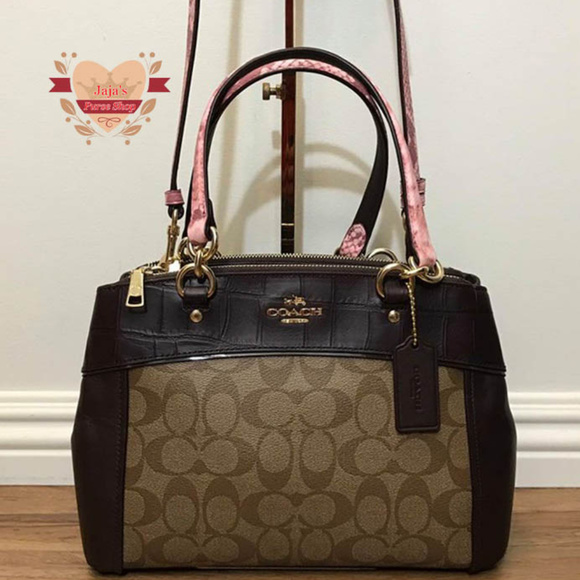 Coach Handbags - 🍁Coach Signature Leather Purse🍁